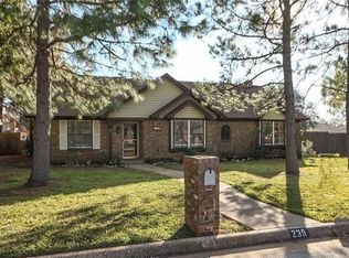 235 Northglen Dr, Hurst, TX 76054