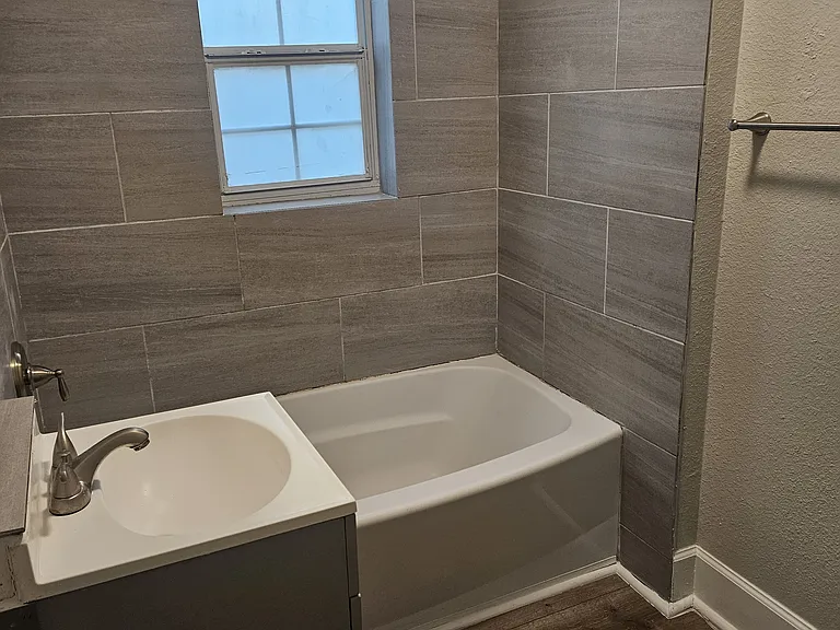 2523 7th Ave N #1 — Photo 4