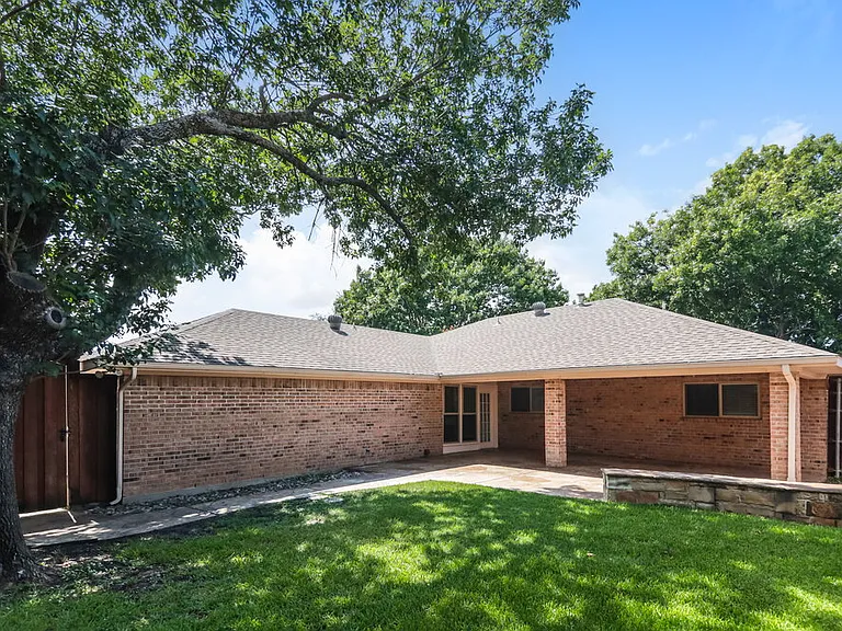 405 W Marble St — Photo 16