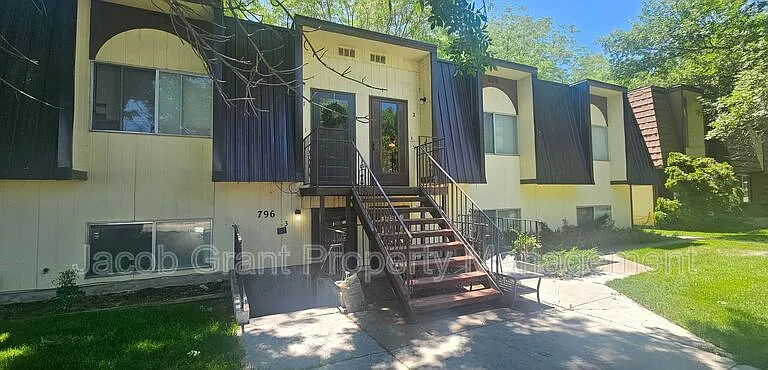 796 Whittier St #2 — Photo 3