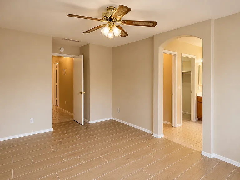 832 W Silver Creek Rd — Photo 13