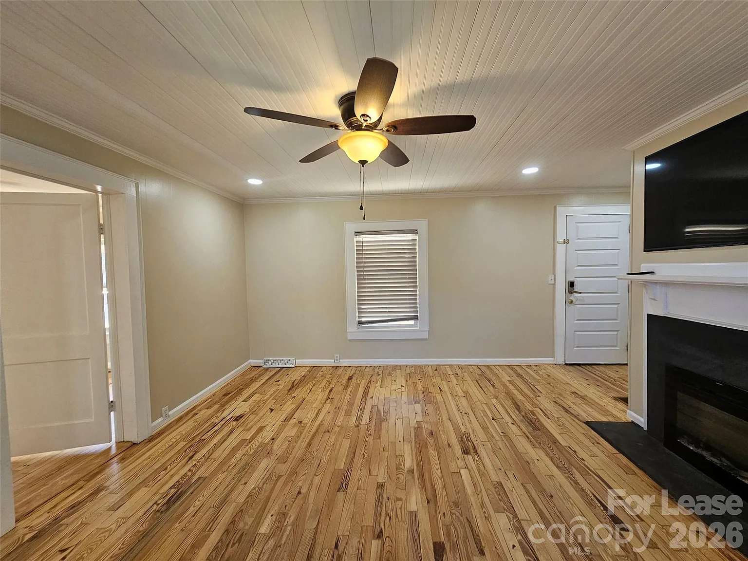 2 bed, 2.0 bath, 1029 sqft, $1,300 — Photo 4