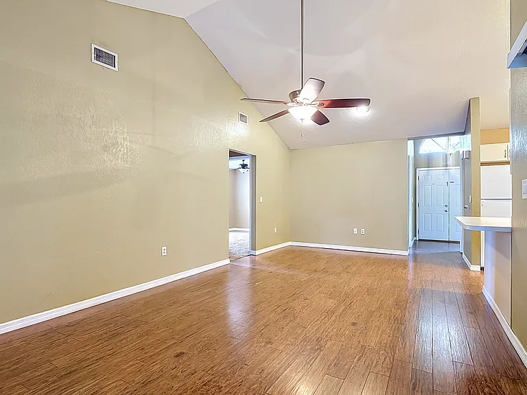 2108 Jonathan Ln — Photo 12