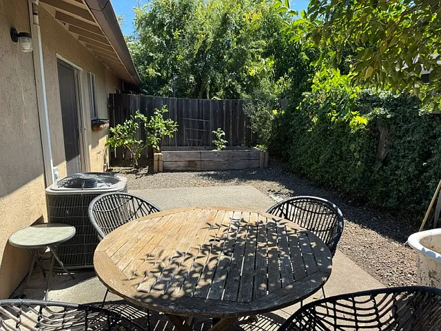 3925 Solano Ave — Photo 4
