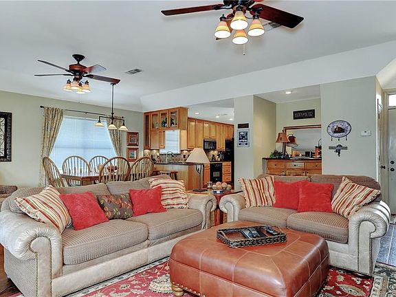 3rd image of 1324 Kiowa Dr E