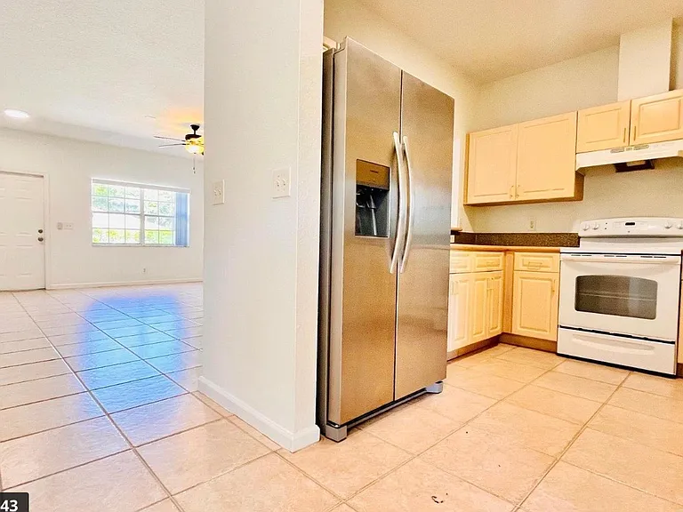 1436 Hawthorne Pl — Photo 2