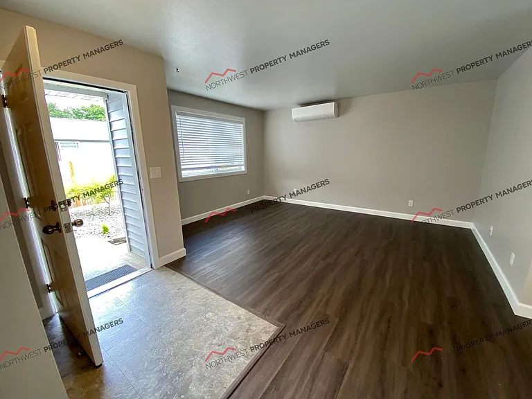 405 NW Arden Ave #A — Photo 5