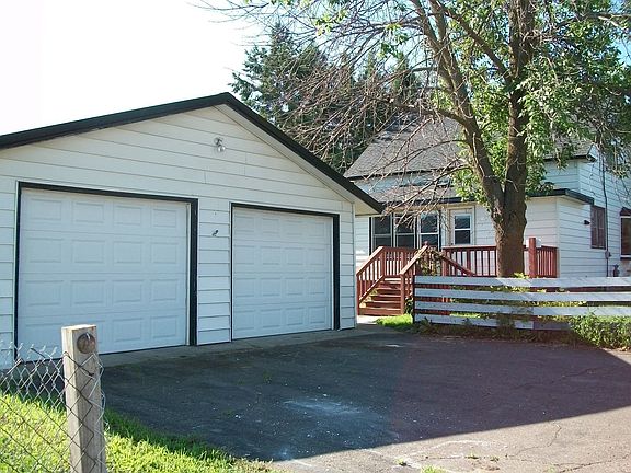 4th image of 104 W Bragg St