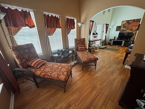 3rd image of 119 Coldwater Circle