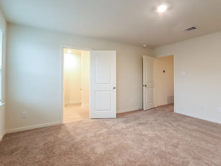 560 Solomon Ln — Photo 9
