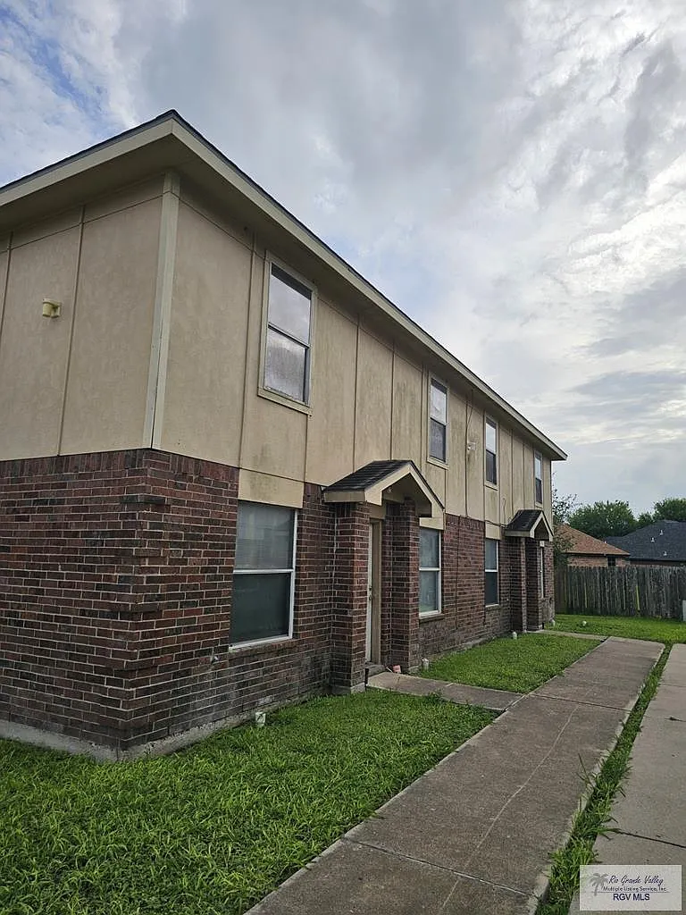 2 bed, 1.5 bath, 1064 sqft, $896 — Photo 1