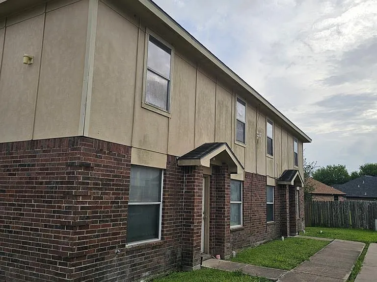 729 Sonesta Dr #B — Photo 1