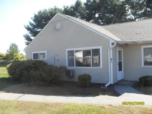 97 Collins St, Chicopee, MA 01022