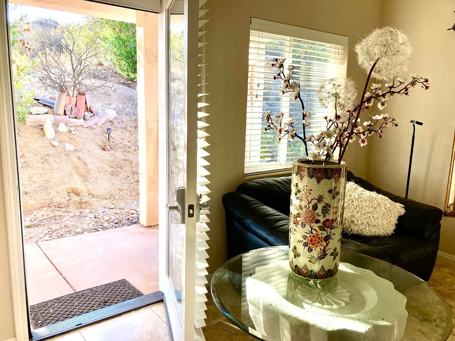 1 bed, 1.0 bath, 324 sqft, $1,150 — Photo 2