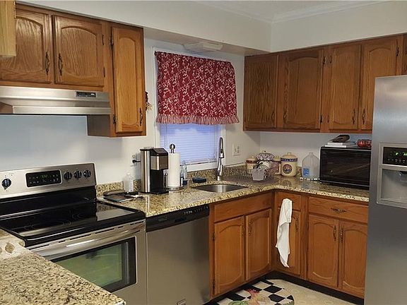 3rd image of 60 Forest Dr