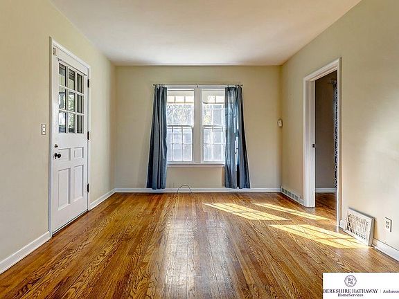 3rd image of 4944 Pinkney St