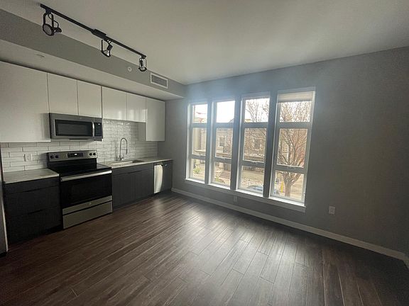 3rd image of 1650 N Pearl St #920