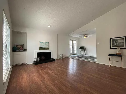6646 E Lovers Ln Photo 1