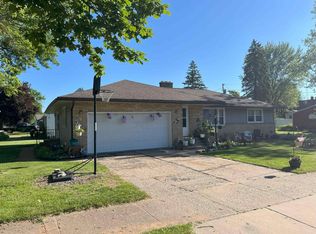 910 W 3rd St, Nekoosa, WI 54457