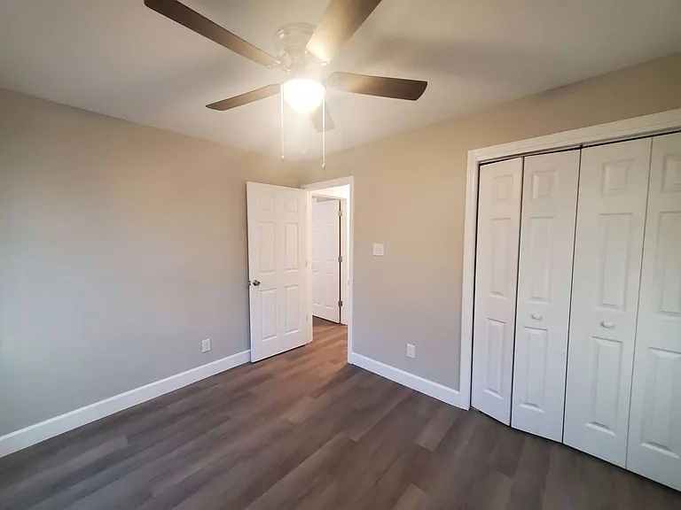 1208 Hillsboro St — Photo 17