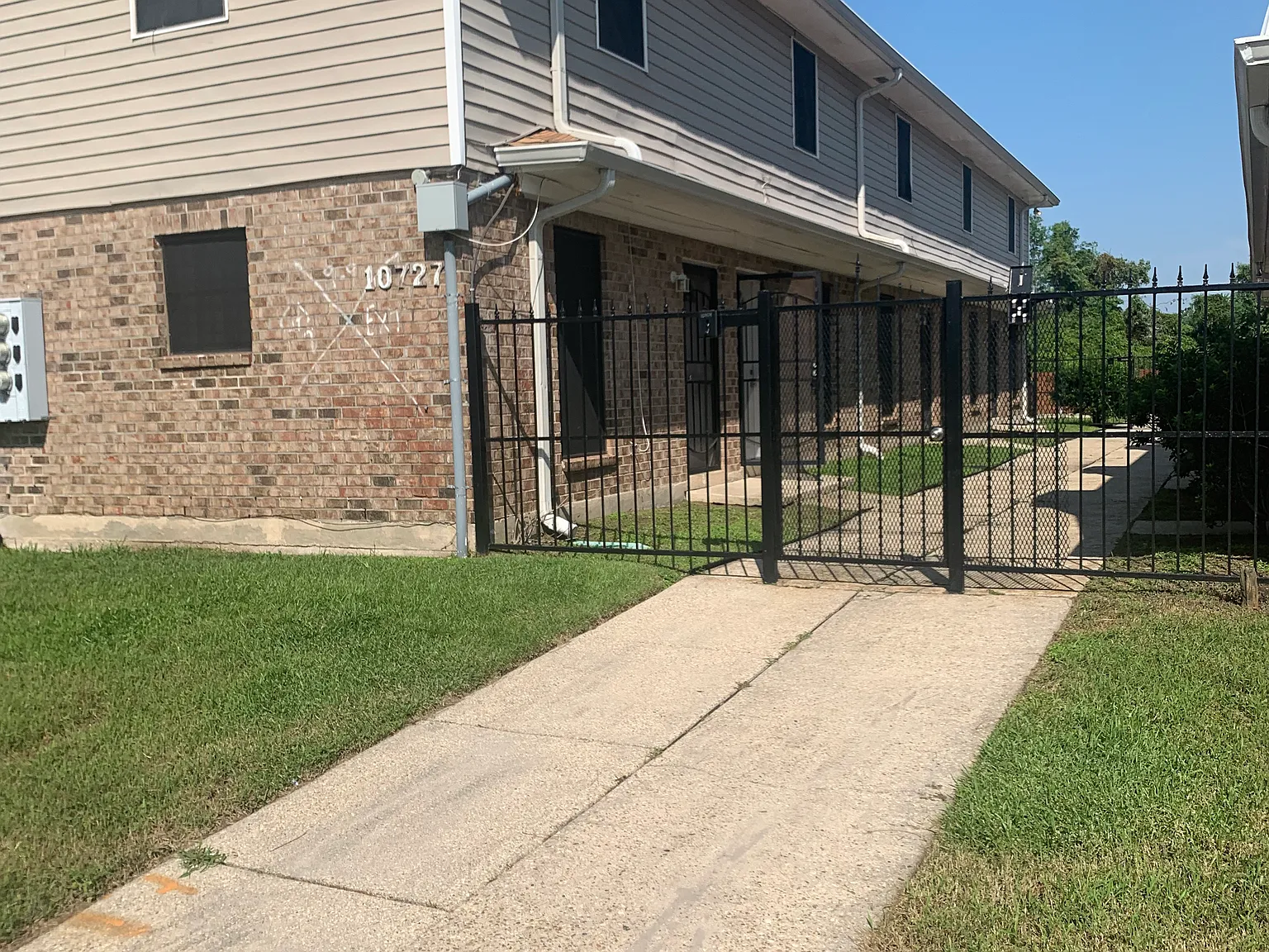 2 bed, 1.5 bath, 1100 sqft, $1,150 — Photo 1