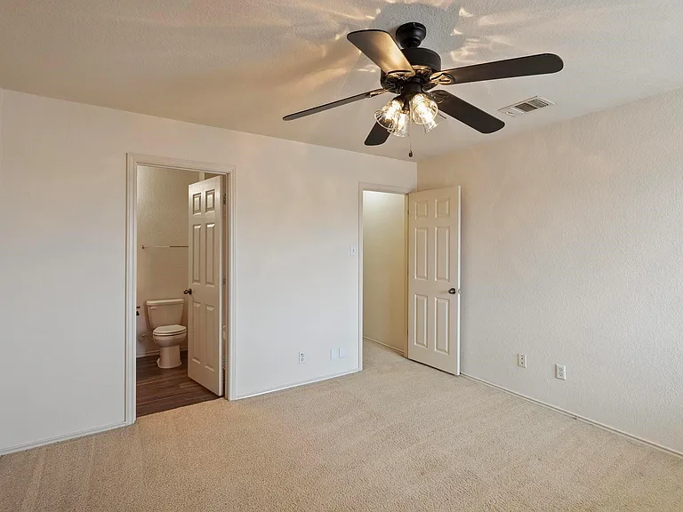 570 Hogan — Photo 19