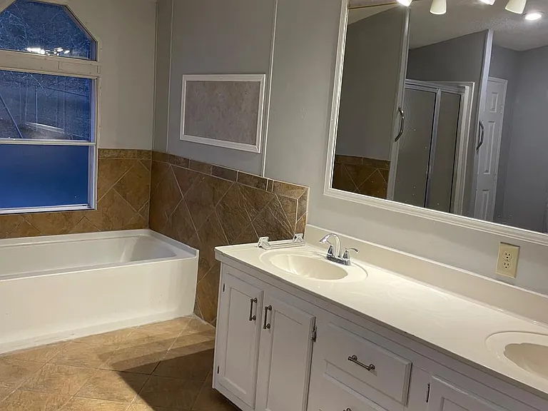 3075 Glen Wallace Dr — Photo 16