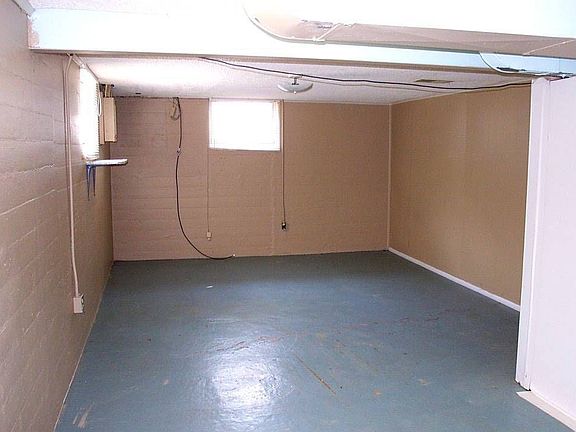 3rd image of 900 Stanley St