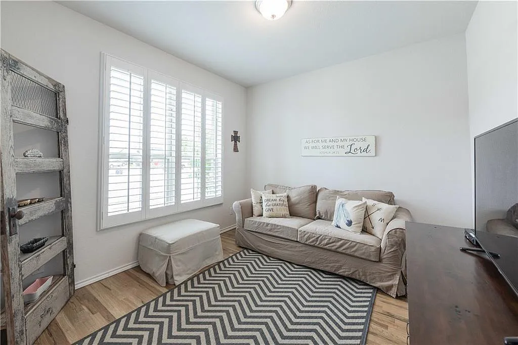 3 bed, 1696 sqft, $2,250 — Photo 4