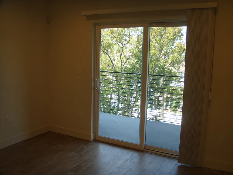 12324 Moorpark St #203 — Photo 8