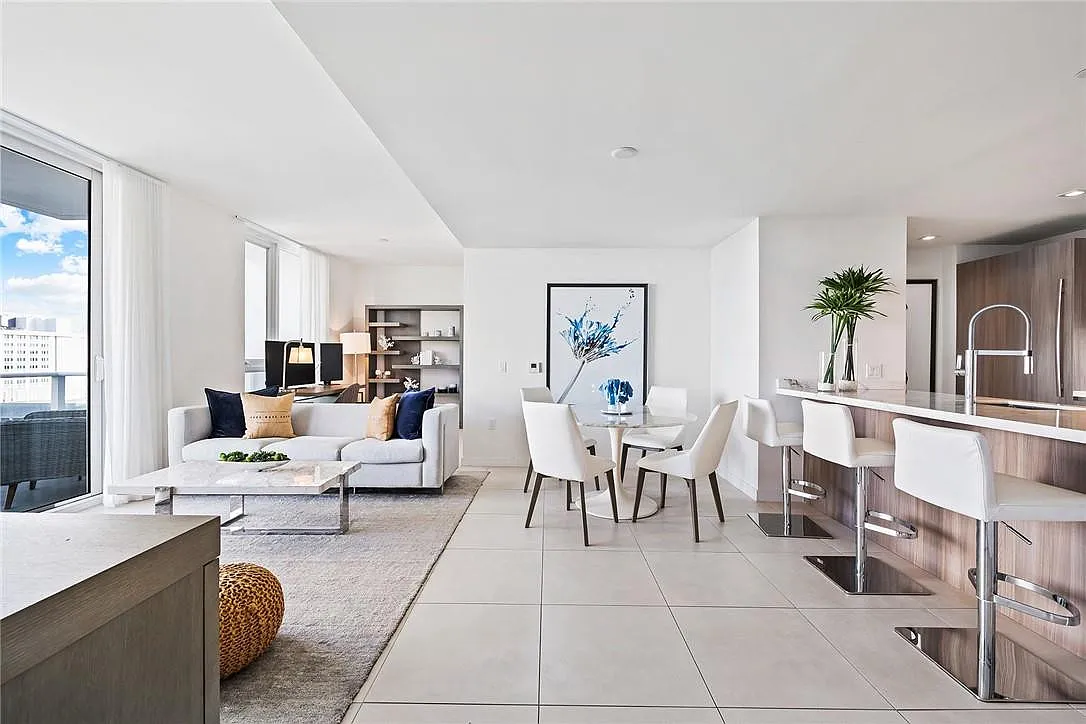 1 bed, 1.0 bath, 841 sqft, $5,500 — Photo 2