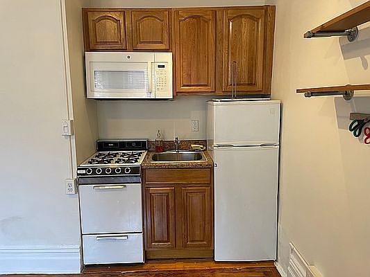 3rd image of 172 14th St #2A