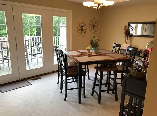 688 Oakwood Ave — Photo 5