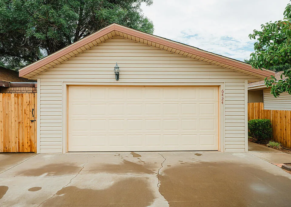 6424 Amber Dr