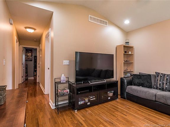 5th image of 100 1/2 E Charlestown Ave