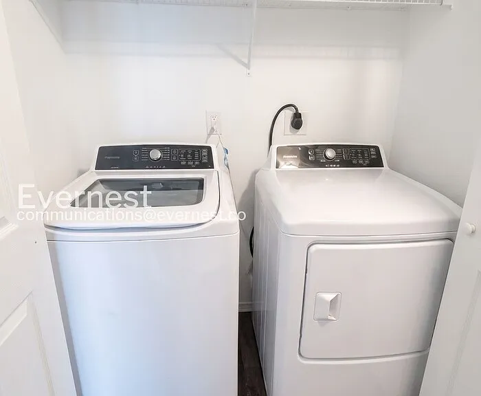 319 Maggie Way — Photo 16