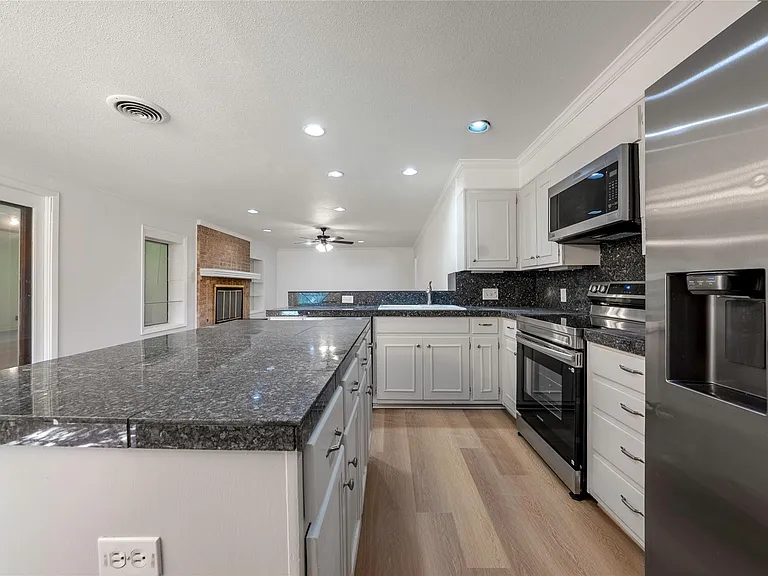 807 Country Club Rd — Photo 11