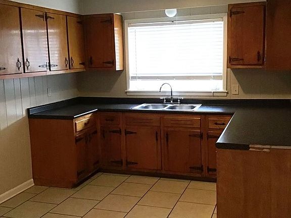 2nd image of 3974 Hermitage Dr