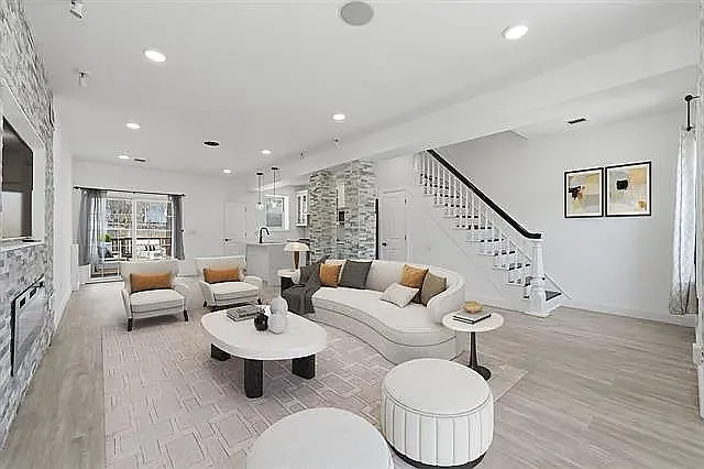 3 bed, 2.5 bath, 1500 sqft, $4,200 — Photo 3