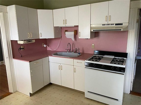 4th image of 66 Yeoman Ave
