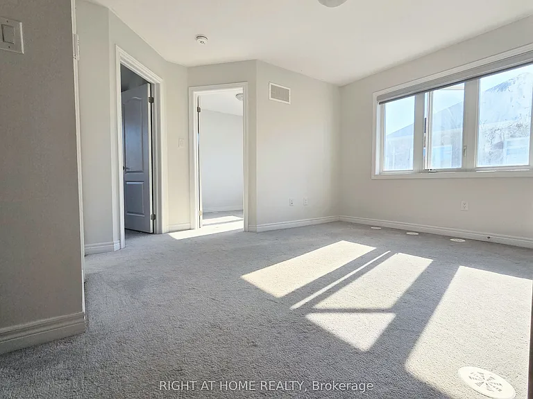 9 Waterleaf Rd #COACH HOUSE — Photo 5