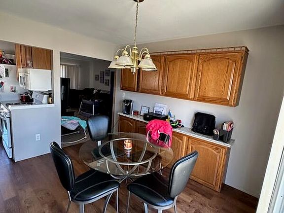 5th image of 15674 Sandburg St