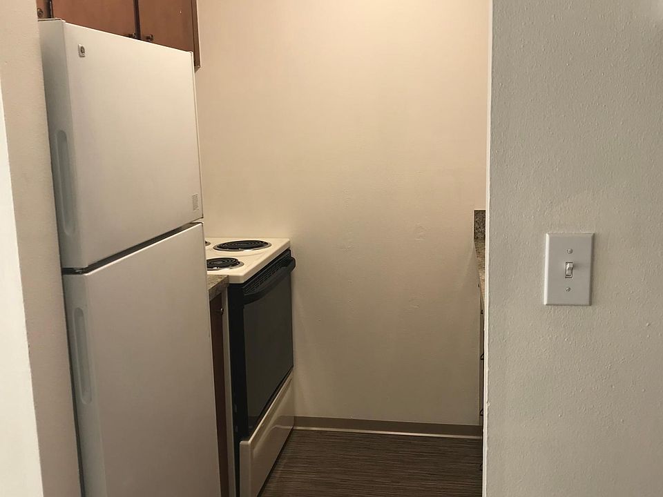 2nd image of 4115 Brooklyn Ave NE APT 306