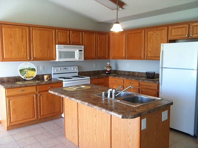 1st image of 2303B W Oak Park Pl