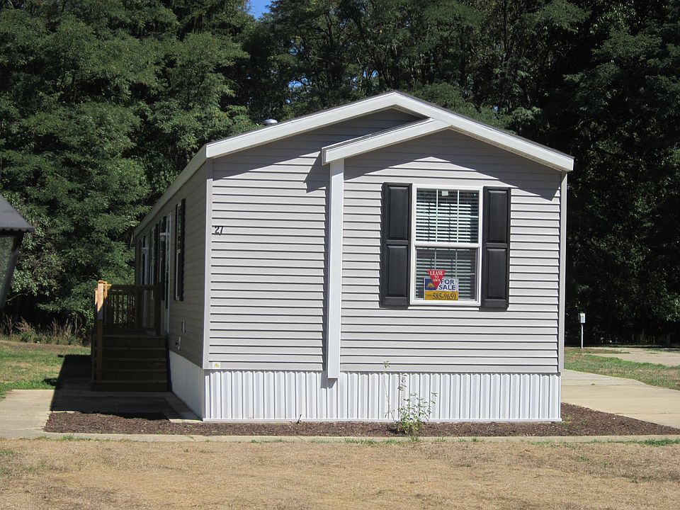 2nd image of 10450-6 Mile Rd #270