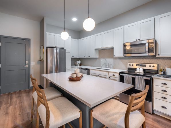 1325 Utica Ave S #640