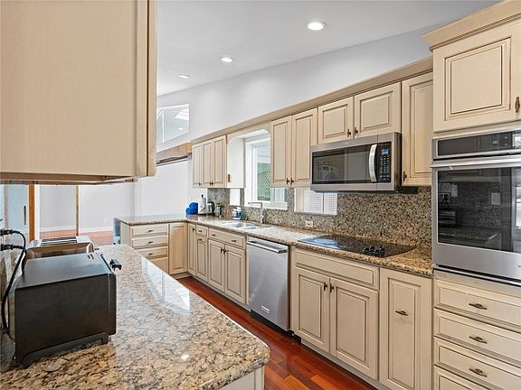 4th image of 2570 NE 200th Street
