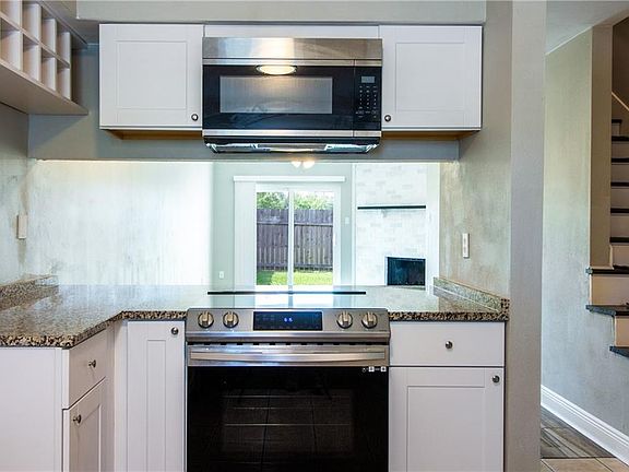 5th image of 111 River Point Dr APT B