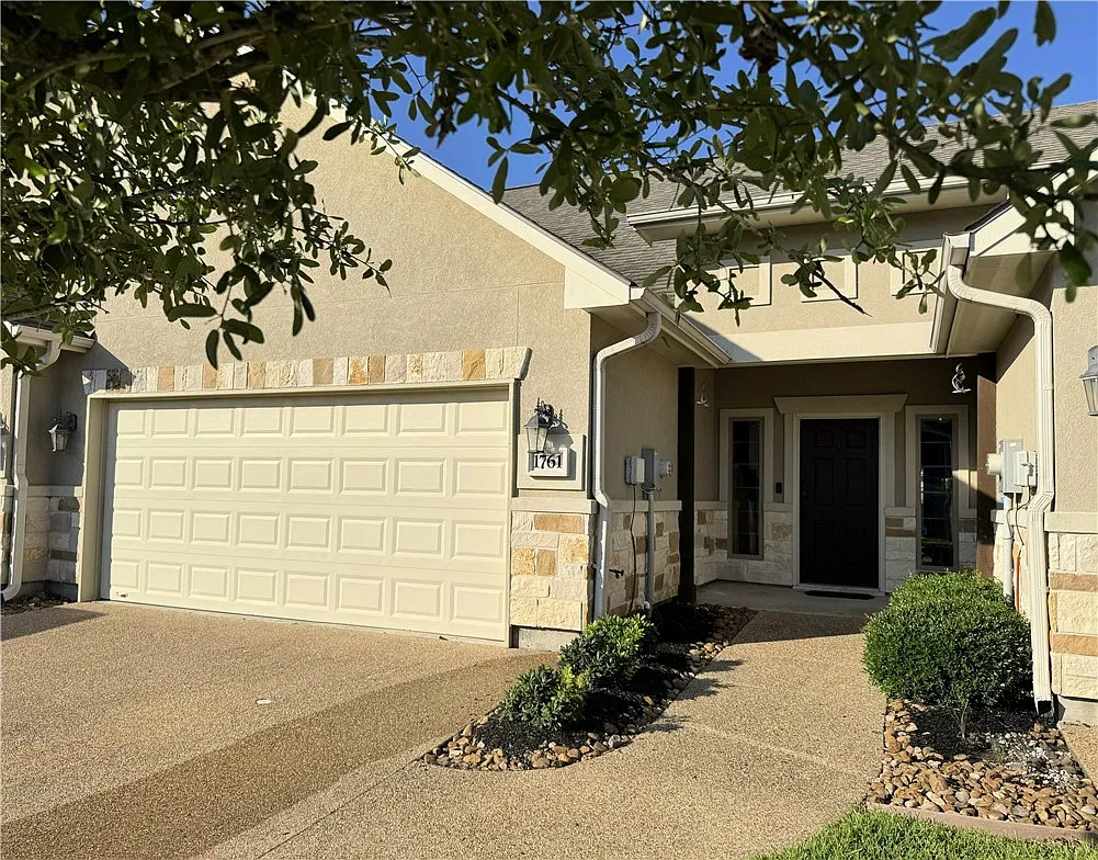 3 bed, 2.5 bath, 1598 sqft, $2,250 — Photo 1