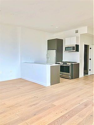 3rd image of 275 Park Ave APT 6N